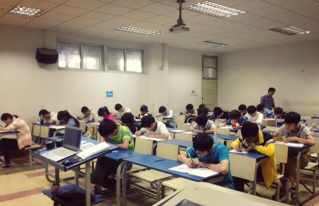 考場(chǎng)實(shí)拍圖